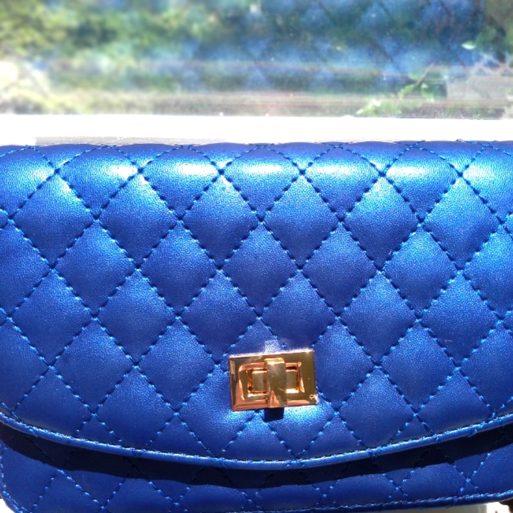 NEW.  ROYAL BLUE LEATHER PURSE.  CLUTCH OR FULL LENGTH LEATHER AND CHAIN.